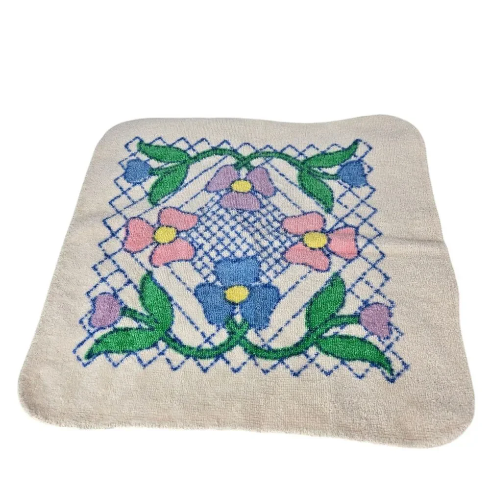 Lot 2 Vtg JP Stevens Utica Fine Arts Washcloth Flower Trellis Beige Multicolor